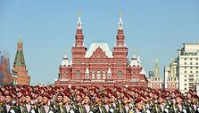 Parade dalyvauja rekordi&scaron;kai daug per laikotarpį nuo Sovietų Sąjungos žlugimo kari&scaron;kių ir karinės technikos.