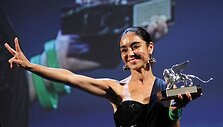 &bdquo;Sidabrinį liūtą&ldquo; pelnė Irano filmų kūrėja ir fotografė Shirin Neshat.