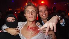 Penktadienio naktį sostinės klube &bdquo;Pacha&ldquo; vyko choreografo Gyčio Ivanausko režisuotas Helovino vakarėlis feti&scaron;izmo tema. Renginio svečius gerai nuteikė ne tik netradiciniai kostiumai, bet ir  Manto Jankavičiaus muzika. 