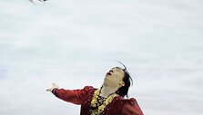 Kinų poros pasirodymas per dailiojo čiuožimo Grand Prix finalą Tokijo mieste Japonijoje. &Scaron;i pora i&scaron;kovojo sidabro medalį.