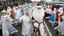 Minske Kalėdų proga vyksta &scaron;ventinis paradas.