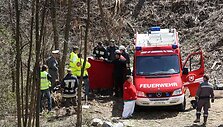 Italijoje dėl purvo nuo&scaron;liaužos nuo bėgių nuvažiavo priemiestinis traukinys. Įvykio vietoje dirbantys gelbėtojai tarp traukinio nuolaužų ie&scaron;kojo žuvusiųjų kūnų bei gelbėjo sužeistuosius.