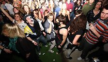 &Scaron;e&scaron;tadienio vakarą vilniečiai ir miesto svečiai &scaron;ėlo didžiausiame &bdquo;Mashup Bootie&ldquo; vakarėlyje.