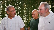 Buvęs Kubos lyderis Fidelis Castro vėl pasirodė vie&scaron;umoje.