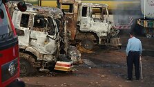 Apie 20 autocisternų, turėjusių gabenti naftos produktus Afganistane dislokuotoms NATO vadovaujamoms pajėgoms, pirmadienį buvo padegtos per i&scaron;puolį netoli Pakistano sostinės.