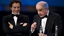 Italų aktorius Toni Servillo Garrone sako padėkos kalbą.