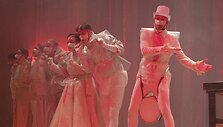 Alytaus miesto teatro trupė  pristato premjerą pagal Herkaus Kunčiaus pjesę &bdquo;Laisvės arena&ldquo;. 