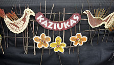 Per Kaziuko mugę žingsniavo teatralizuota eisena. 