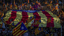 Tūkstančiai katalonų separatistų &scaron;e&scaron;tadienį i&scaron;ėjo į Madrido gatves.