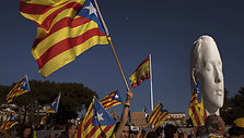 Tūkstančiai katalonų separatistų &scaron;e&scaron;tadienį i&scaron;ėjo į Madrido gatves.