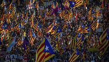Tūkstančiai katalonų separatistų &scaron;e&scaron;tadienį i&scaron;ėjo į Madrido gatves.