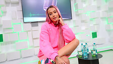 Karolina Meschino kartu su vaikinu Remigijumi Da&scaron;kevičiumi-Remiu pristatė pirmąją judviejų dainą &bdquo;Story feat. Retro&ldquo;.