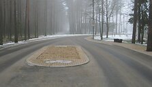 Laurų gyvenvietę juosusi tvora nugriauta.