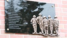 Klaipėdoje prie pastato Vytauto g. 7 (buvęs sovietinis komisariatas) vyko atminimo lentos, i&scaron; Afganistano karo 1979&ndash;1989 metais negrįžusiems klaipėdiečiams atminti, atidengimo i&scaron;kilmės. 