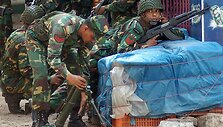 Banglade&scaron;e per armijos mai&scaron;tą žuvo trys žmonės.
