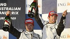 &bdquo;Brawn GP&ldquo; komandai atstovaujantys Jensonas Buttonas (de&scaron;inėje) ir Rubensas Barrichello. 