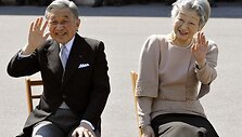 Japonijos imperatori&scaron;koji pora &scaron;venčia auksines vestuves.