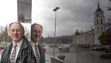R.Kriaučiūnas i&scaron; profesijos &ndash; psichologas, i&scaron; pa&scaron;aukimo &ndash; žurnalistas.