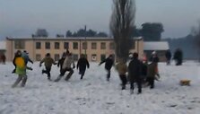 Ukmergėje i&scaron; dangaus lijo saldainiais. 