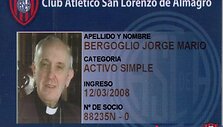 Naujasis popiežius turi San Lorenzo &bdquo;Atletico&ldquo; klubo nario pažymėjimą. 