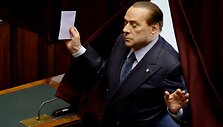 Centro de&scaron;inysis aljansas, vadovaujamas buvusio premjero Silvio Berlusconi, balsavimą boikotavo.