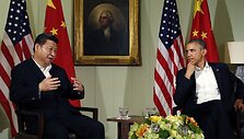 JAV prezidentas Barackas Obama ir Kinijos vadovas Xi Jinpingas pradėjo neformalų susitikimą dykumų viloje.
