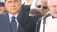 Berlusconi ginasi nesąs &scaron;ventasis. Opozicijos atstovai linkę to nelaikyti lengvinančia aplinkybe.