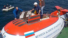 Rusijos premjeras Vladimiras Putinas nardymo aparatu &bdquo;Mir&ldquo; nusileido į Baikalo ežero dugną.