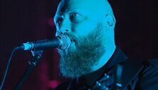 Dvyliktasis nepriklausomos muzikos ir &scaron;iuolaikinės balti&scaron;kos kultūros festivalis Mėnuo Juodaragis &scaron;iemet trečią kartą svečiuojasi įstabaus grožio ežero saloje Zarasuose. 