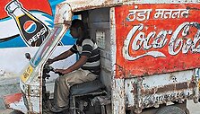 Coca-Cola&ldquo; i&scaron;lieka garsiausias ir brangiausias pasaulyje prekių ženklas.