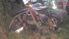 Senutėlis &bdquo;Opel Astra&ldquo; po tragi&scaron;kos avarijos pana&scaron;us į metalo laužo krūvą.