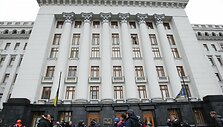 Protestuotojai prie prezidento administracijos pastato