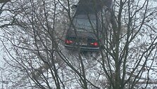 6 pažeidėjai &ndash; 2 &bdquo;Volswagen&ldquo;, BMW, &bdquo;Audi&ldquo;, &bdquo;Mercedes&ldquo; ir &bdquo;Mitsubishi Pajero&ldquo;, važinėję per pievas bei pėsčiųjų takus.