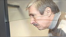 Nuosprendžio B.Ivanauskas klausėsi akmeniniu veidu, nors per teismo posėdžius buvusią žmoną bei visus ją palaikančiuosius varstė tulžingais žvilgsniais.