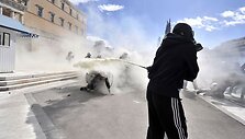 Demonstracija Graikijos sostinėje, Atėnuose, virto riau&scaron;ėmis.