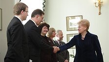 Prezidentė Dalia Grybauskaitė su Seimo frakcijų vadovais aptarė svarbiausius Seimo pavasario sesijos darbus ir politinę situaciją &scaron;alyje. 