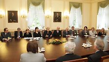 Prezidentė Dalia Grybauskaitė su menų akademijų atstovais aptarė auk&scaron;tojo mokslo finansavimo, priėmimo į menų studijas problemas. 