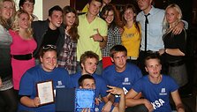 Spalio 6-osios vakarą Laisvės alėjoje skambėjo i&scaron; baro &bdquo;Džem&rsquo;pub&ldquo; sklindančiais džiugiais &scaron;ūksniais, &scaron;urmuliu ir smagių pasirodymų garsais.