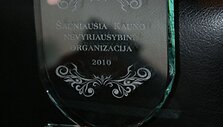Spalio 6-osios vakarą Laisvės alėjoje skambėjo i&scaron; baro &bdquo;Džem&rsquo;pub&ldquo; sklindančiais džiugiais &scaron;ūksniais, &scaron;urmuliu ir smagių pasirodymų garsais.