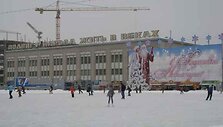 Baltarusijoje vyksiančių &scaron;alies vadovo rinkimų i&scaron;vakarėse vieni žvalgosi kandidatų stenduose, kiti renkasi čiuožinėjimą ant ledo.