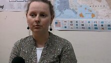 KOBRA TV žurnalistė ai&scaron;kinasi, koks efektyviausias būdas i&scaron;mokti užsienio kalbos.
