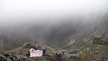 Vyrai protestuoja dėl tarnybos praradimo.