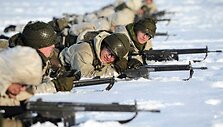 Būtinieji kariniai mokymai &ndash; tai galimybė karo prievolininkams įgyti pagrindinį karinį pasirengimą ir siekti karjeros Lietuvos  kariuomenėje. Baigiamosios būsimųjų karių pratybos vyko Rukloje.