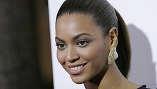 Beyonce &ndash; viena i&scaron; garsenybių, pamėgusių didelius ir sunkius auskarus.