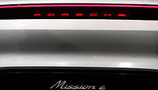 Elektromobilis &bdquo;Porsche Mission E&ldquo;