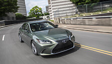 &bdquo;Lexus ES&ldquo; sedanas