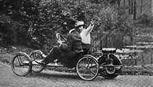 Žmonės buvo laimingi važinėdami ir tokiu automobiliu. (Wikimedia)