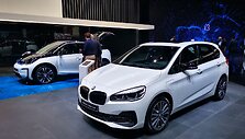Įkraunami BMW modeliai Ženevos automobilių parodoje