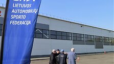 Velykinis automobilių slalomas