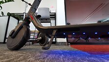 Paspirtukų testas: &bdquo;Razor E Prime&ldquo; prie&scaron; &bdquo;Ninebot Segway&ldquo;